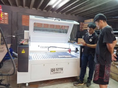ส่งมอบเครื่อง ติดตั้งเครื่อง FIBER LASER รุ่น DEMA X7 ร้านคุณพาป้ายอักษรโลหะ