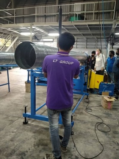 Duct production machine
