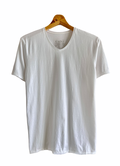 White (สีขาวฟอกสโตน) ผลิตจากผ้าฝ้าย 100% ให้ความรู้สึกนุ่มฟู เบาสบาย