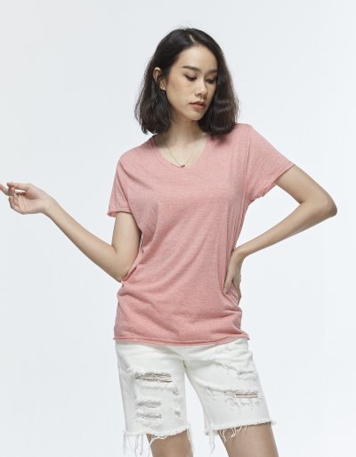 Milk Pink (สีชมพูนม) เสื้อยืดคอวีเปลือย ดีไซน์สวย เนื้อผ้าบางเบา เนื้อผ้านุ่มสวมใส่สบาย ระบายอากาศดี ไม่ร้อนอบอ้าว Milk Pink (สีชมพูนม) เสื้อยืดคอวีเปลือย ดีไซน์สวย เนื้อผ้าบางเบา เนื้อผ้านุ่มสวมใส่สบาย ระบายอากาศดี ไม่ร้อนอบอ้าว