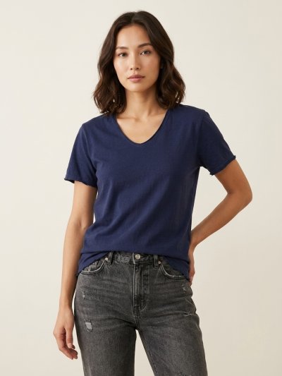 Stone Dark Navy (สีกรมฟอกสโตน) ผลิตจากผ้าฝ้าย 100% ให้ความรู้สึกนุ่มฟู เบาสบาย