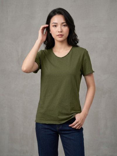 Stone Army (สีเขียวขี้ม้าฟอกสโตน) ผลิตจากผ้าฝ้าย 100% ให้ความรู้สึกนุ่มฟู เบาสบาย