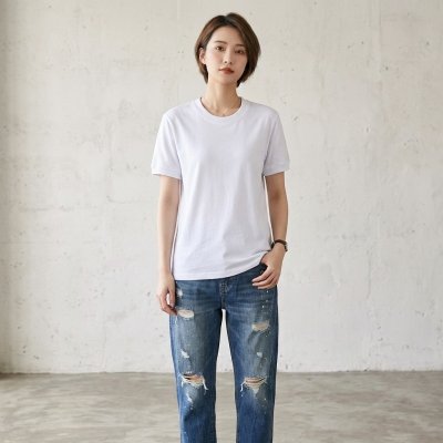 White Supper rib (สีขาวฟอกเอซิด) ผ้าฟอกคอกลมผลิตจากผ้าฝ้าย 100% ให้ความรู้สึกนุ่มฟู เบาสบาย เป็นมิตรต่อผิวกาย ระบายอากาศดีไม่เหนียวติดตัว