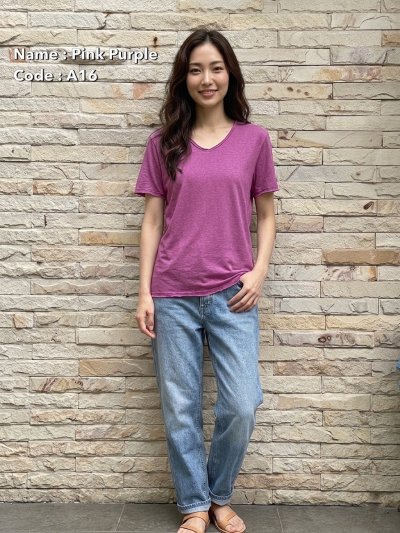 Pink Purple (สีชมพูอมม่วง) เสื้อยืดคอวีเปลือย ดีไซส์สวย เนื้อผ้าบางเบา เนื้อผ้านุ่มสวมใส่สบาย ระบายอากาศดี ไม่ร้อนอบอ้าว ไซส์มาตรฐานไม่จกตา