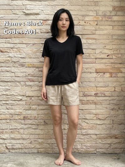 Black (สีดำ) เสื้อยืดคอวีเปลือย ดีไซส์สวย เนื้อผ้าบางเบา เนื้อผ้านุ่มสวมใส่สบาย ระบายอากาศดี ไม่ร้อนอบอ้าว ไซส์มาตรฐานไม่จกตา