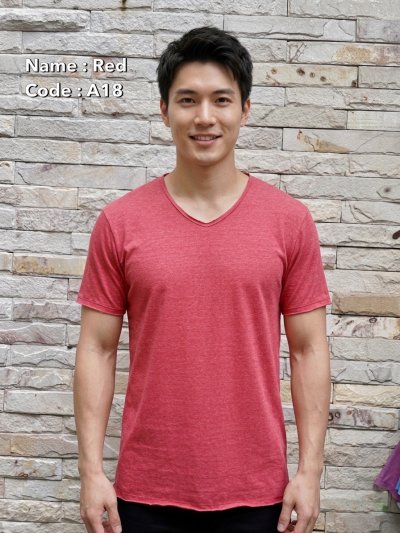 Red (สีแดง) เสื้อยืดคอวีเปลือย ดีไซน์สวย เนื้อผ้าบางเบา เนื้อผ้านุ่มสวมใส่สบาย ระบายอากาศดี ไม่ร้อนอบอ้าว