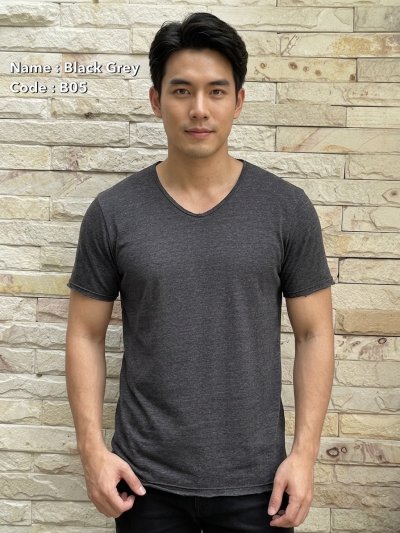 Black Grey (สีเทาดำ) เสื้อยืดคอวีเปลือย ดีไซน์สวย เนื้อผ้าบางเบา เนื้อผ้านุ่มสวมใส่สบาย ระบายอากาศดี ไม่ร้อนอบอ้าว