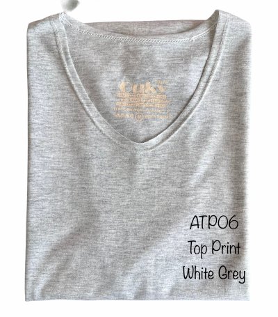 Top Print White Grey (สีท๊อปปริ้นขาว) เสื้อยืดคอวีเปลือย ดีไซส์สวย เนื้อผ้าบางเบา เนื้อผ้านุ่มสวมใส่สบาย ระบายอากาศดี ไม่ร้อนอบอ้าว ไซส์มาตรฐานไม่จกตา