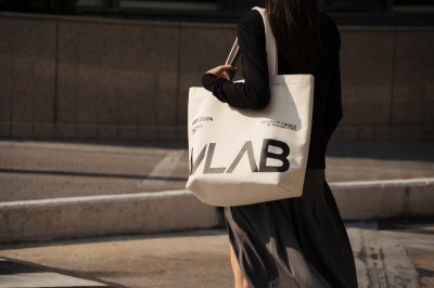 MLAB กระเป๋าผ้าแคนวาส กระเป๋าสะพายไหล่ Canvas Tote Bag พิมพ์ลาย MLAB MLAB กระเป๋าผ้าแคนวาส กระเป๋าสะพายไหล่ Canvas Tote Bag พิมพ์ลาย MLAB