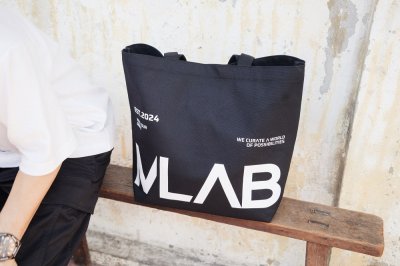 MLAB กระเป๋าผ้าแคนวาส กระเป๋าสะพายไหล่ Canvas Tote Bag พิมพ์ลาย MLAB MLAB กระเป๋าผ้าแคนวาส กระเป๋าสะพายไหล่ Canvas Tote Bag พิมพ์ลาย MLAB