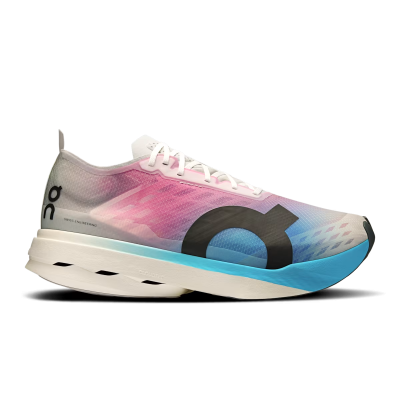 On Cloudboom Strike - Women