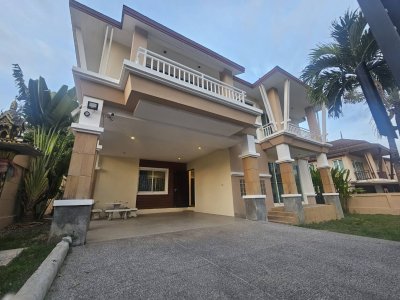 10R0249 House for rent 3bedrooms 3bathrooms 40,000/month at ratsada have fully furnished