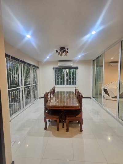 10R0249 House for rent 3bedrooms 3bathrooms 40,000/month at ratsada have fully furnished