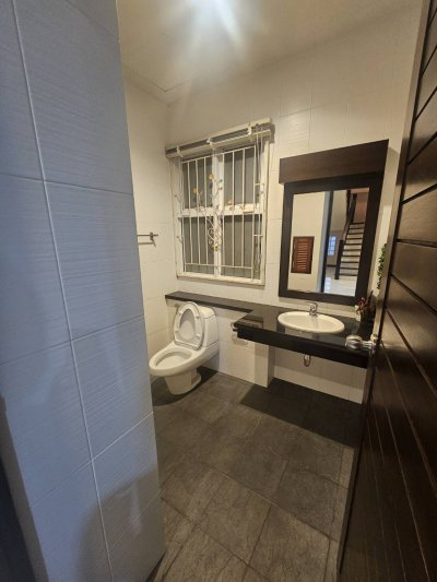 10R0249 House for rent 3bedrooms 3bathrooms 40,000/month at ratsada have fully furnished