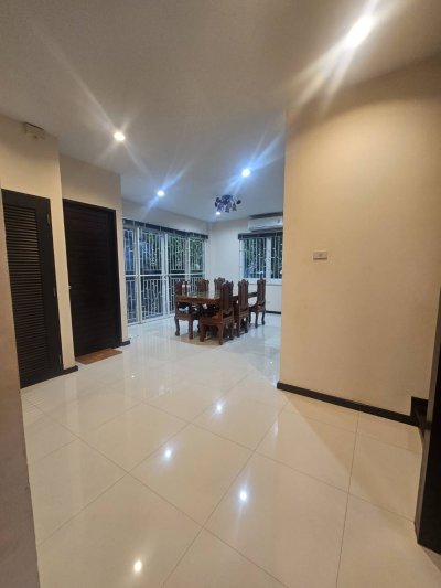 10R0249 House for rent 3bedrooms 3bathrooms 40,000/month at ratsada have fully furnished