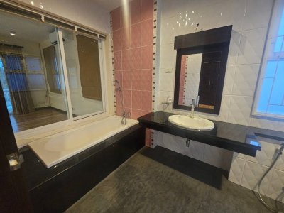 10R0249 House for rent 3bedrooms 3bathrooms 40,000/month at ratsada have fully furnished