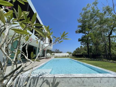 10R0293 This pool villa 4bedroom 5bathroom swimming 250,000/month the house location at Ratsada