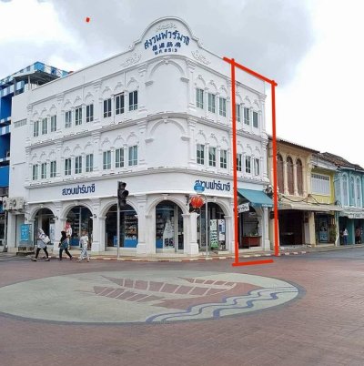 10R0412 ให้เช่าอาคารพาณิชย์สามชั้น 4ห้องนอน 3ห้องน้ำ ราคา 200,000/เดือน โซนเมืองภูเก็ต