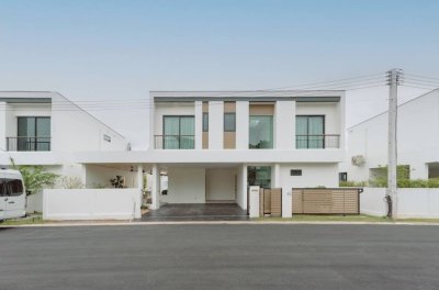 10R0463 Pool villa for rent 4 bedroom 4 bathroom 180,000/month at Muang 10R0463 Pool villa for rent 4 bedroom 4 bathroom 180,000/month at Muang