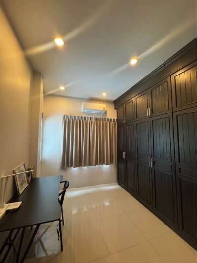 10R0503 ให้เช่าบ้านทาวน์เฮ้าส์สองชั้น 3 ห้องนอน 3 ห้องน้ำ ราคา 35,000/เดือน โซนเมือง