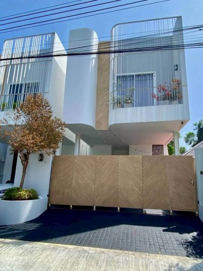 10R0517 Pool villa for rent 3 bedroom 3 bathroom 65,000/month at muang