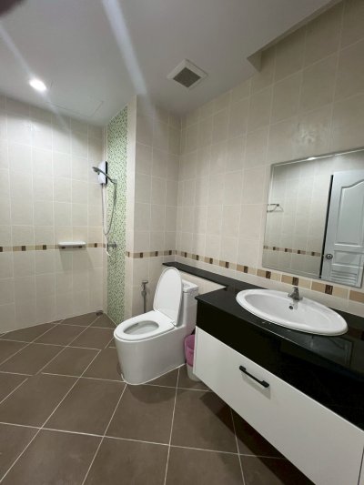 10R0528 คอนโดมิเนียม 3 ห้องนอน 3 ห้องน้ำ ให้เช่าเดือนละ 50,000 บาท โซนเมือง