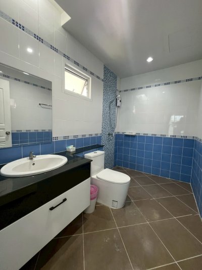 10R0528 คอนโดมิเนียม 3 ห้องนอน 3 ห้องน้ำ ให้เช่าเดือนละ 50,000 บาท โซนเมือง