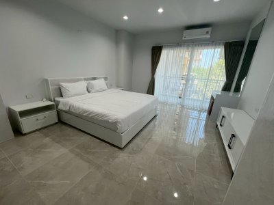 10R0528 คอนโดมิเนียม 3 ห้องนอน 3 ห้องน้ำ ให้เช่าเดือนละ 50,000 บาท โซนเมือง