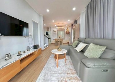 10R0529 This house for rent 3 bedroom 2 bathroom 30,000/month at muang