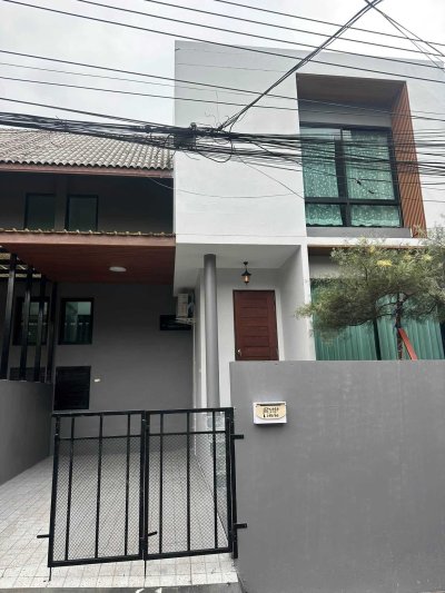 10R0552 ให้เช่าบ้านแฝดสองชั้น 2 ห้องนอน 2 ห้องน้ำ ราคา 35,000/เดือน โซนเมือง