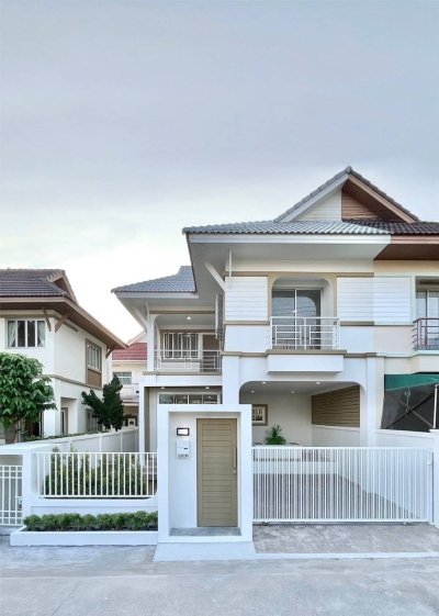 10S0052 ขายบ้านแฝดสองชั้น ราคา 4,790,000 บาท 3ห้องนอน 2ห้องน้ำ โซนเมือง