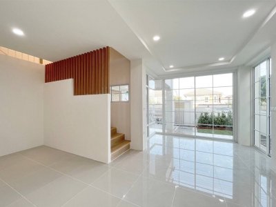 10S0052 ขายบ้านแฝดสองชั้น ราคา 4,790,000 บาท 3ห้องนอน 2ห้องน้ำ โซนเมือง