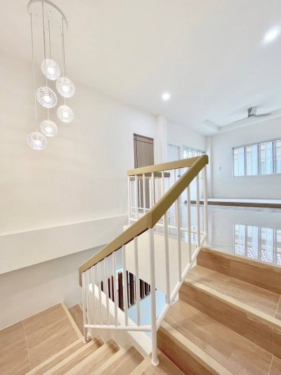 10S0052 ขายบ้านแฝดสองชั้น ราคา 4,790,000 บาท 3ห้องนอน 2ห้องน้ำ โซนเมือง