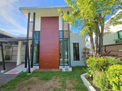 10S0081 ขายบ้านเดี่ยวสองชั้น ราคา 8,500,000 บาท 3 ห้องนอน 2 ห้องน้ำ โซนรัษฏา