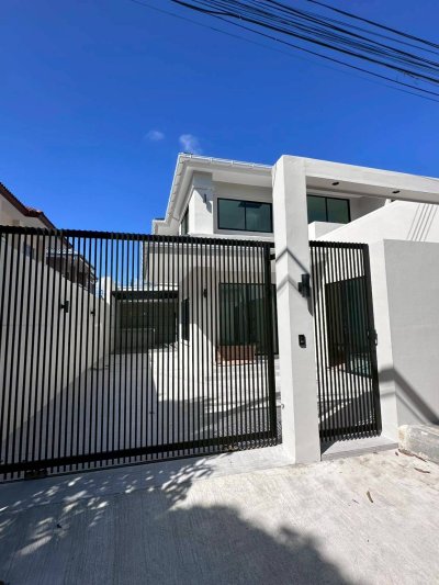 10S0102 This house for sale 5,990,000 baht 4 bedroom 2 bathroom at muang