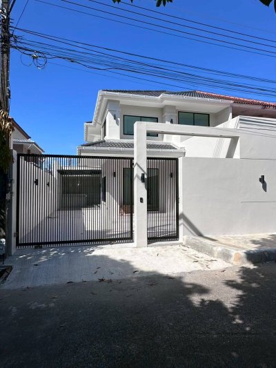10S0102 This house for sale 5,990,000 baht 4 bedroom 2 bathroom at muang
