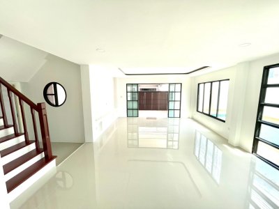 10S0110 ขายพูลวิลล่า ราคา 6,490,000 บาท 4 ห้องนอน 3 ห้องน้ำ โซนเมือง