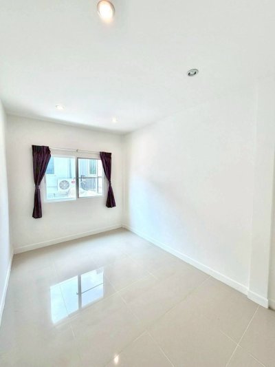 10S0115 ขายบ้านแฝดสองชั้น ราคา 3,490,000 บาท 3 ห้องนอน 2 ห้องน้ำ โซนเมือง