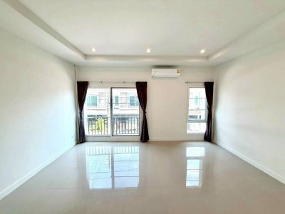 10S0115 ขายบ้านแฝดสองชั้น ราคา 3,490,000 บาท 3 ห้องนอน 2 ห้องน้ำ โซนเมือง