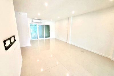 10S0115 ขายบ้านแฝดสองชั้น ราคา 3,490,000 บาท 3 ห้องนอน 2 ห้องน้ำ โซนเมือง