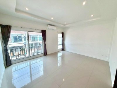 10S0115 ขายบ้านแฝดสองชั้น ราคา 3,490,000 บาท 3 ห้องนอน 2 ห้องน้ำ โซนเมือง