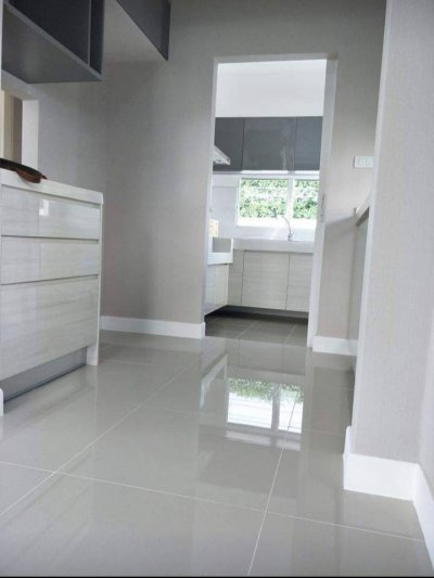 11R0087 ให้เช่าบ้านเดี่ยวสองชั้น 3 ห้องนอน 3 ห้องน้ำ ราคา 55,000/เดือน โซนเกาะแก้ว