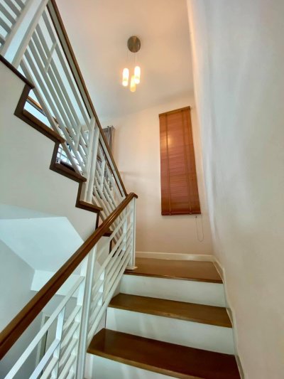 11R0149 ให้เช่าบ้านเดี่ยวสองชั้น 3 ห้องนอน 3 ห้องน้ำ ราคา 68,000/เดือน โซนเกาะแก้ว