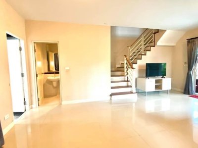 11R0163 ให้เช่าบ้านแฝดสองชั้น 3ห้องนอน 2ห้องน้ำ ราคา 35,000/เดือน โซนเกาะแก้ว