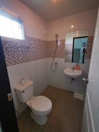 11R0165 ให้เช่าบ้านแฝดสองชั้น 3ห้องนอน 2ห้องน้ำ ราคา 25,000/เดือน โซนเกาะแก้ว