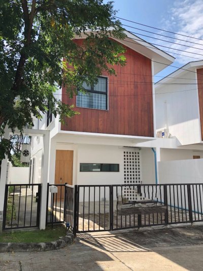 11R0167 ให้เช่าบ้านเดี่ยวสองชั้น 3ห้องนอน 2ห้องน้ำ ราคา 45,000/เดือน โซนเกาะแก้ว