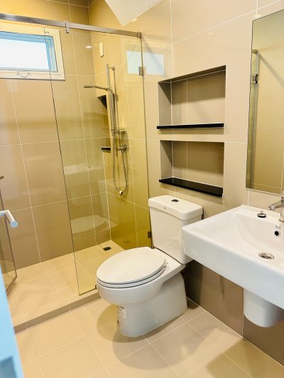 11R0228 ให้เช่าบ้านเดี่ยวสองชั้น 4ห้องนอน 2ห้องน้ำ ราคา 65,000/เดือน โซนเกาะแก้ว
