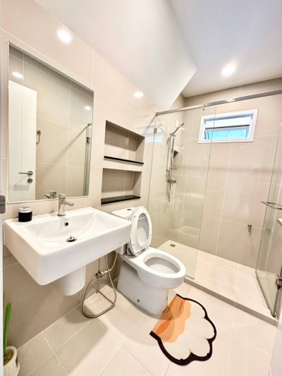 11R0249 ให้เช่าบ้านเดี่ยวสองชั้น 4ห้องนอน 3ห้องน้ำ ราคา 75,000/เดือน โซนเกาะแก้ว