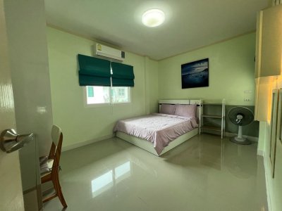 11R0252 ให้เช่าบ้านแฝดสองชั้น 4ห้องนอน 3ห้องน้ำ ราคา 55,000/เดือน โซนเกาะแก้ว