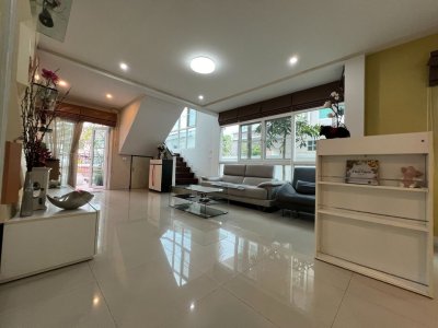 11R0252 ให้เช่าบ้านแฝดสองชั้น 4ห้องนอน 3ห้องน้ำ ราคา 55,000/เดือน โซนเกาะแก้ว